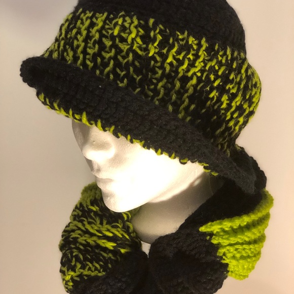 Lime green/black Turtleneck scarf & Hat Set. - Picture 2 of 8